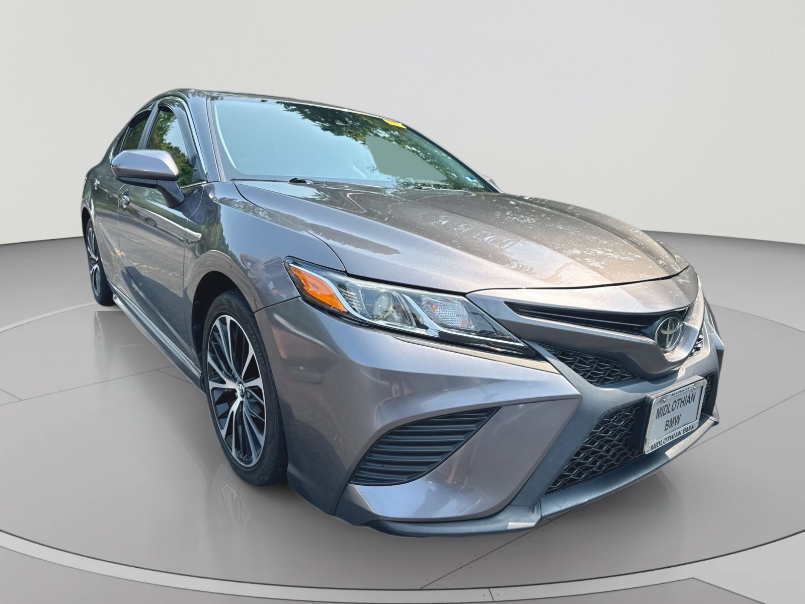 Used 2019 Toyota Camry SE FWD image 3