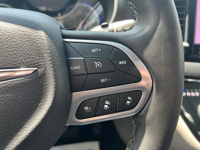 Used 2022 Chrysler Pacifica Touring-L FWD image 14