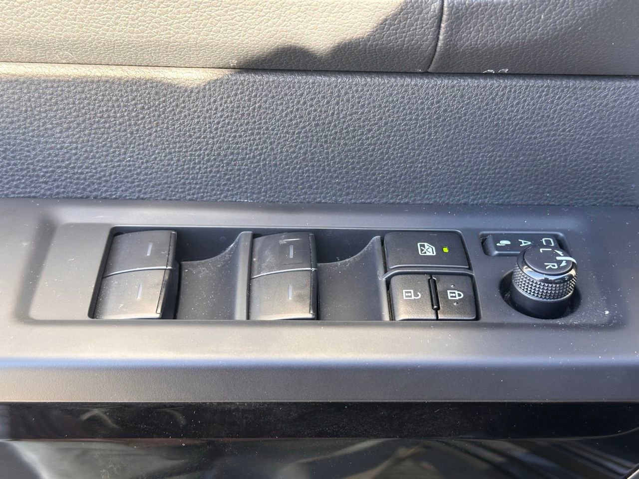 Used 2025 Toyota Tundra Limited image 24