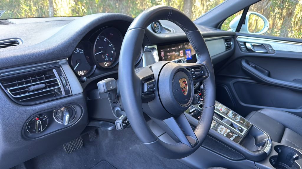 Used 2026 Porsche Macan AWD/4WD image 9