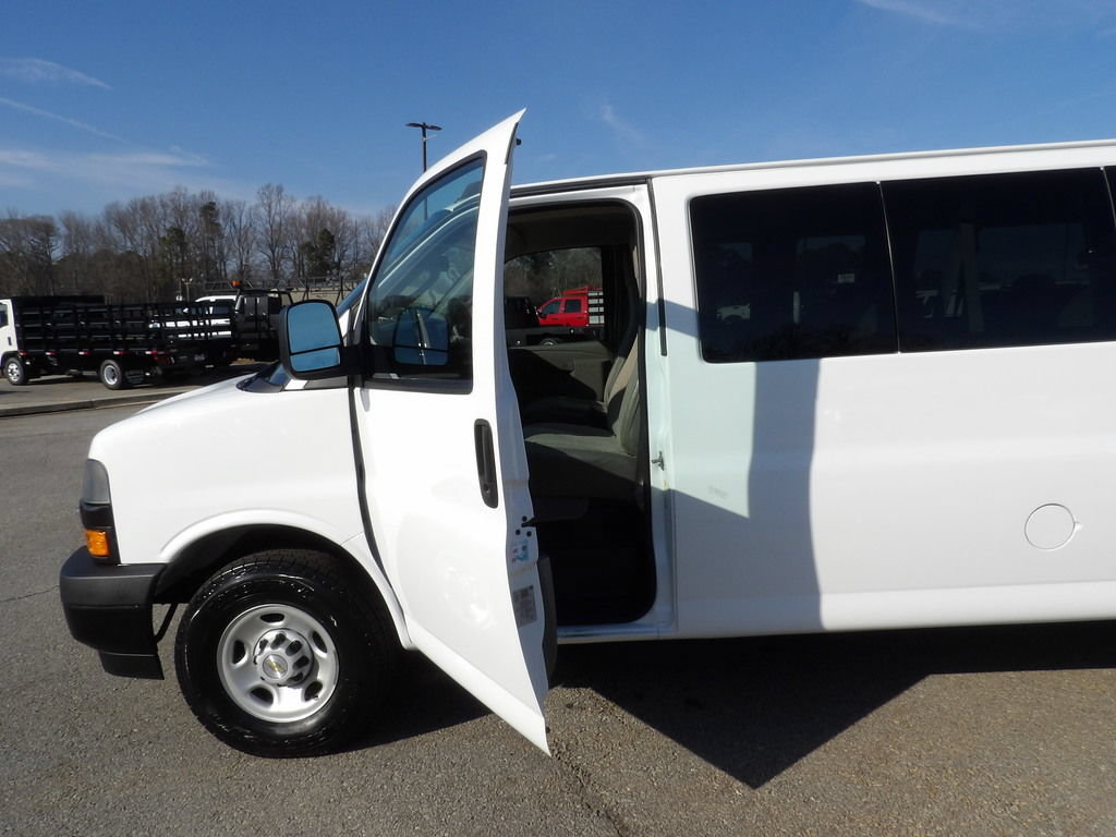 Used 2024 Chevrolet Express 3500 LS RWD image 13