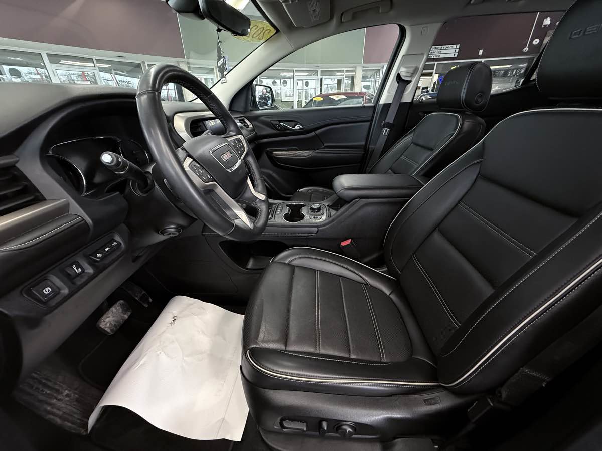 Used 2023 GMC Acadia Denali w/ Denali Ultimate Package AWD/4WD image 15