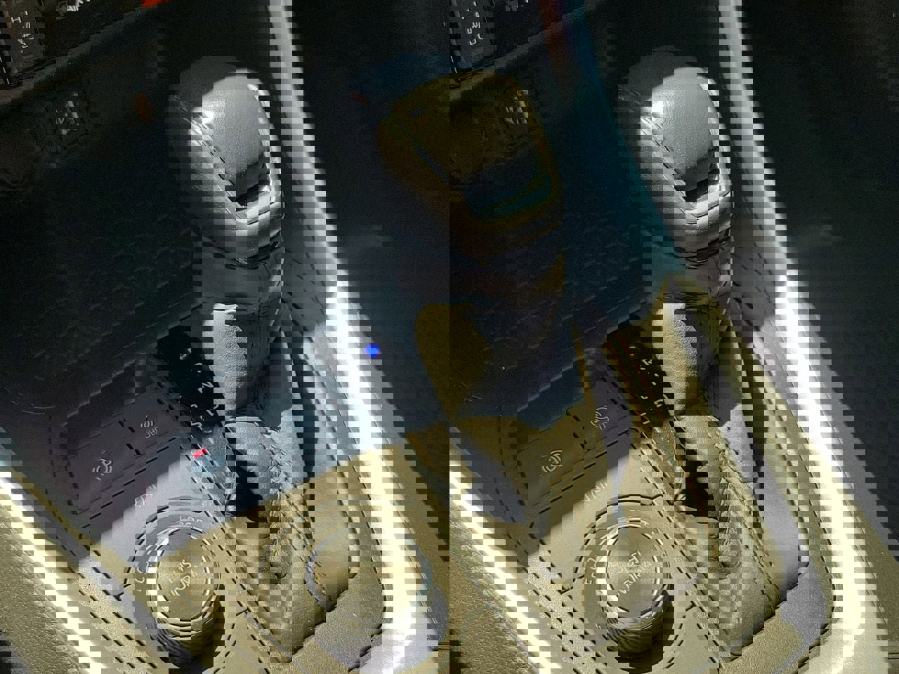 Used 2023 Toyota RAV4 XLE Premium image 28