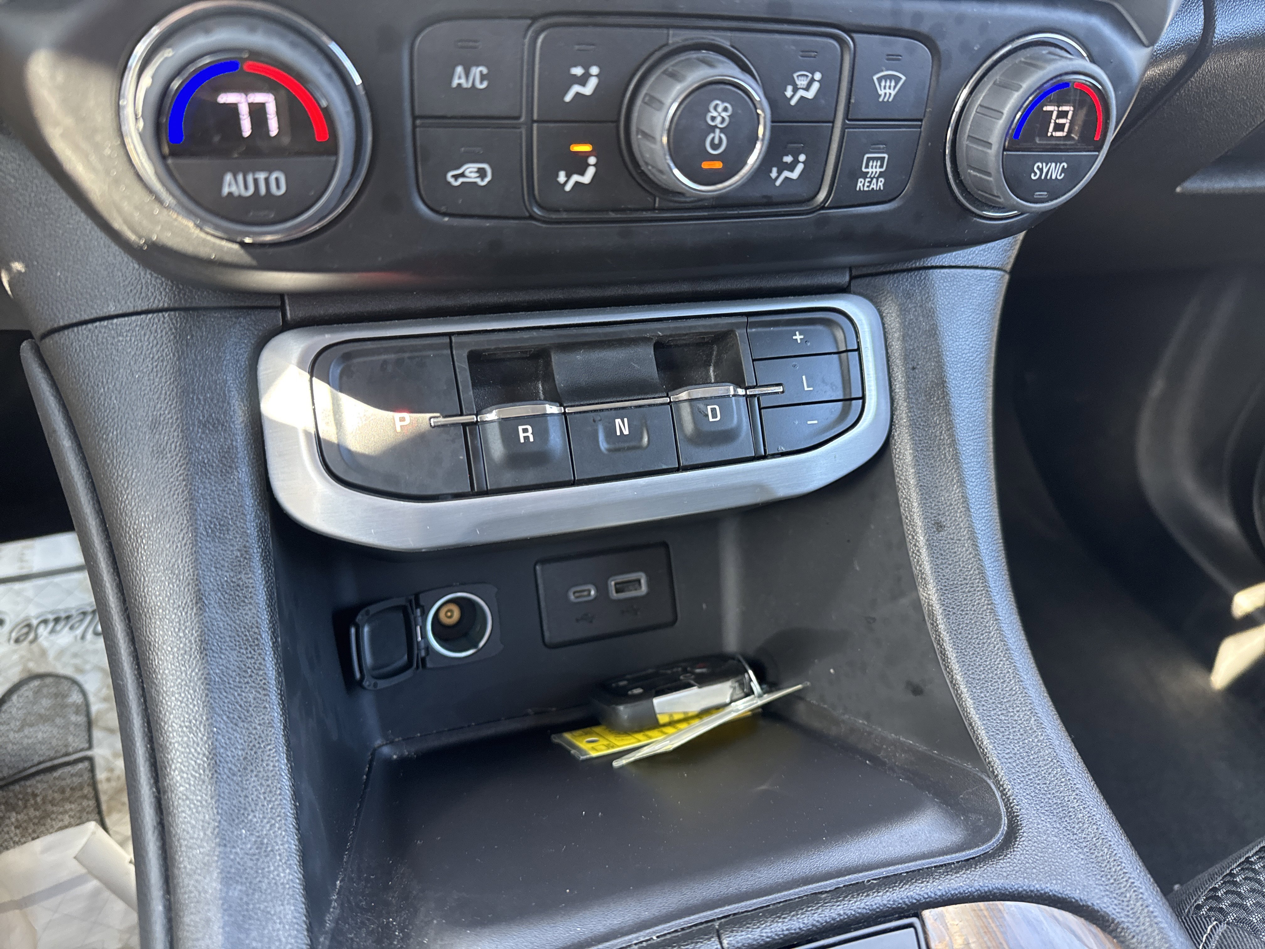 Used 2023 GMC Acadia SLE w/ Driver Convenience Package image 25