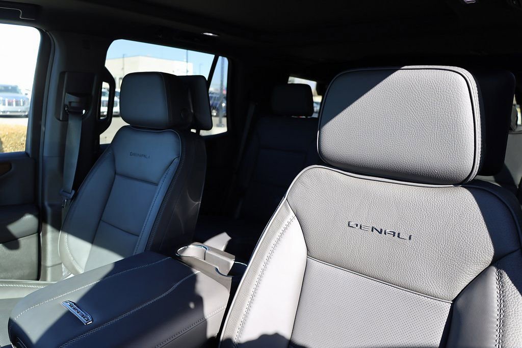 New 2026 GMC Yukon Denali w/ Denali Reserve Package image 16