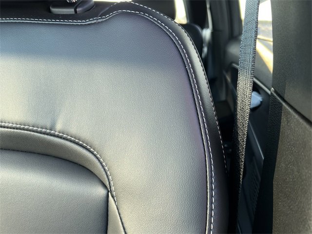 New 2025 Jeep Grand Cherokee Limited w/ Black Appearance Package image 12