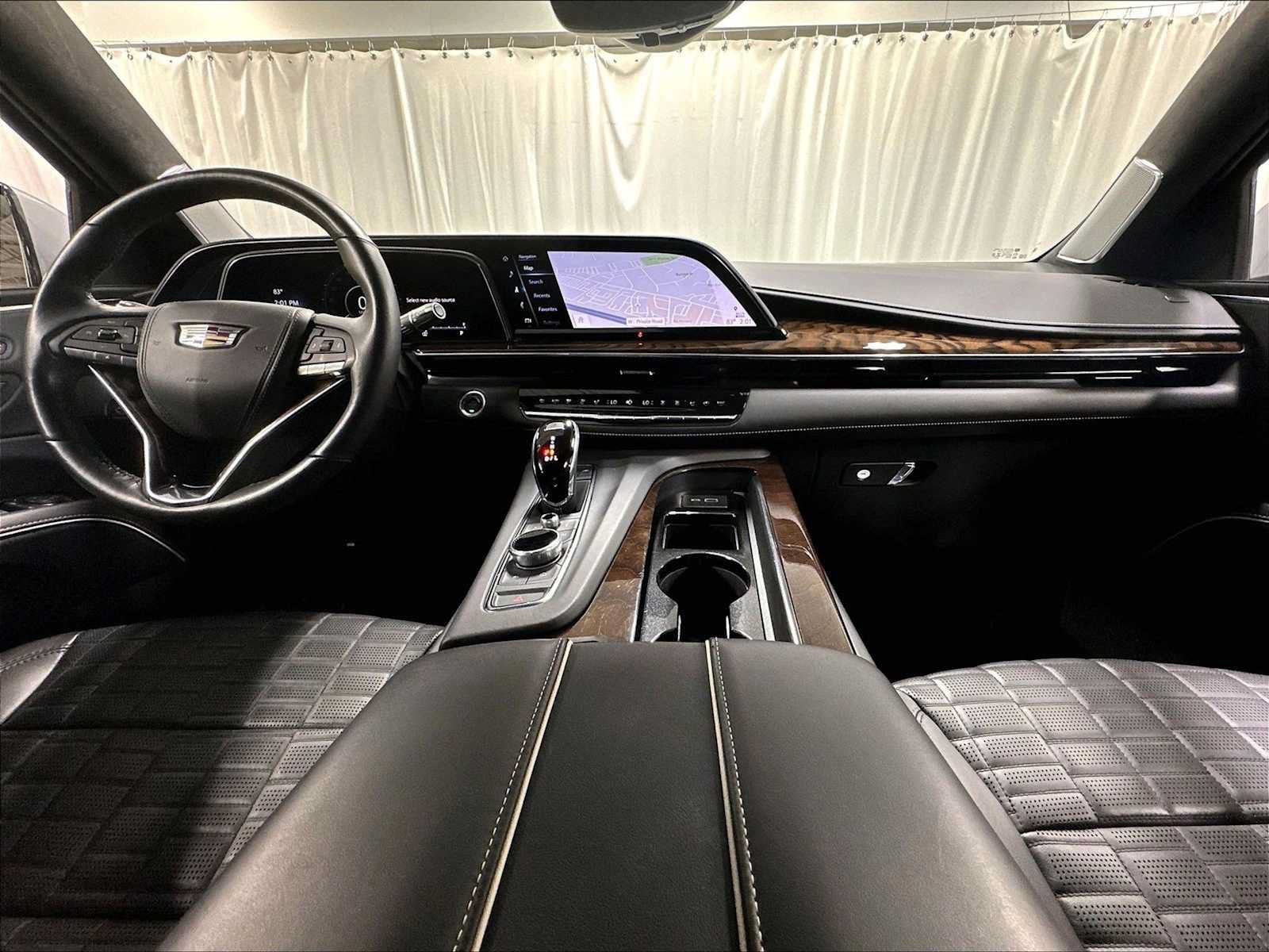 Used 2023 Cadillac Escalade Sport Platinum w/ LPO, ONYX Package AWD/4WD image 16