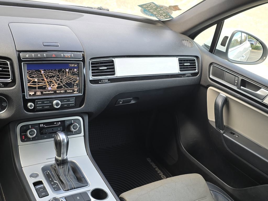 Used 2017 Volkswagen Touareg Wolfsburg Edition image 11