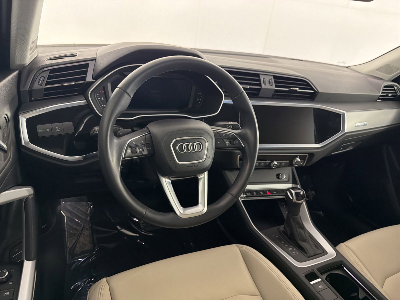 Used 2023 Audi Q3 2.0T Premium w/ Convenience Package AWD/4WD image 15