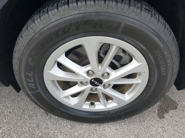 Used 2024 Kia Carnival LX image 9