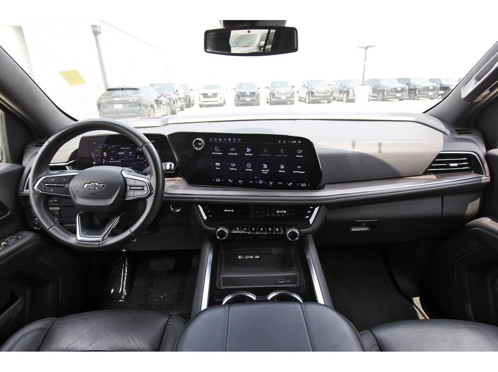 Used 2025 Chevrolet Suburban Z71 AWD/4WD image 9