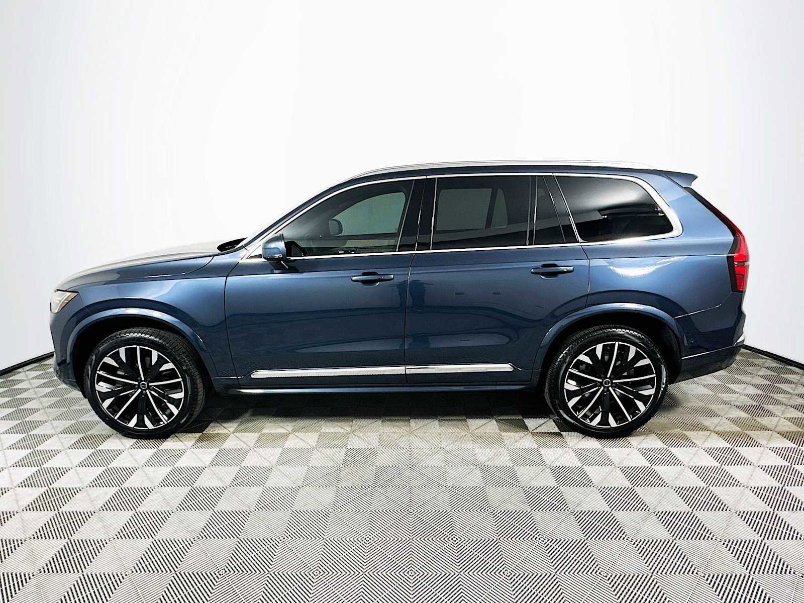 New 2026 Volvo XC90 B6 Plus w/ Protection Package Premier image 4