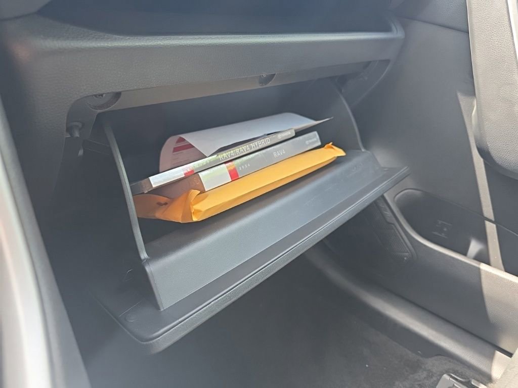 Used 2024 Toyota RAV4 XLE FWD image 31