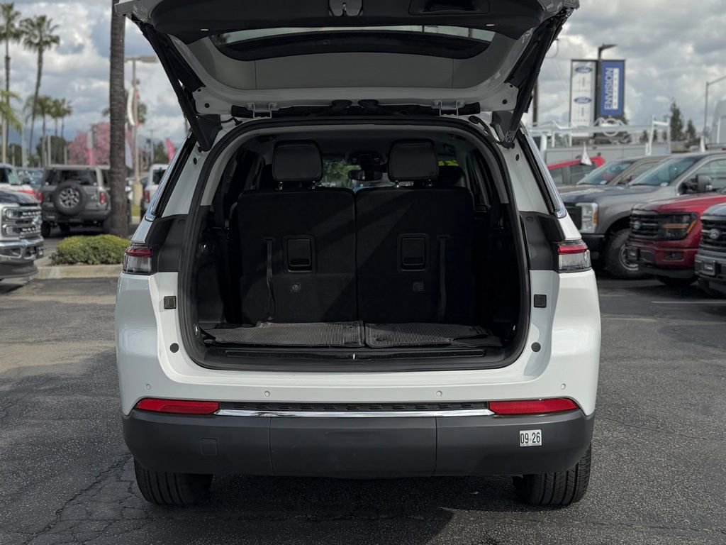 Used 2023 Jeep Grand Cherokee L Limited image 10