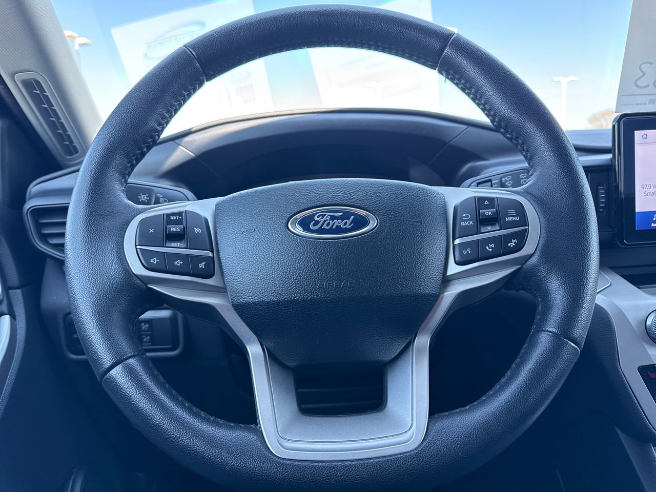 Used 2023 Ford Explorer XLT AWD/4WD image 19