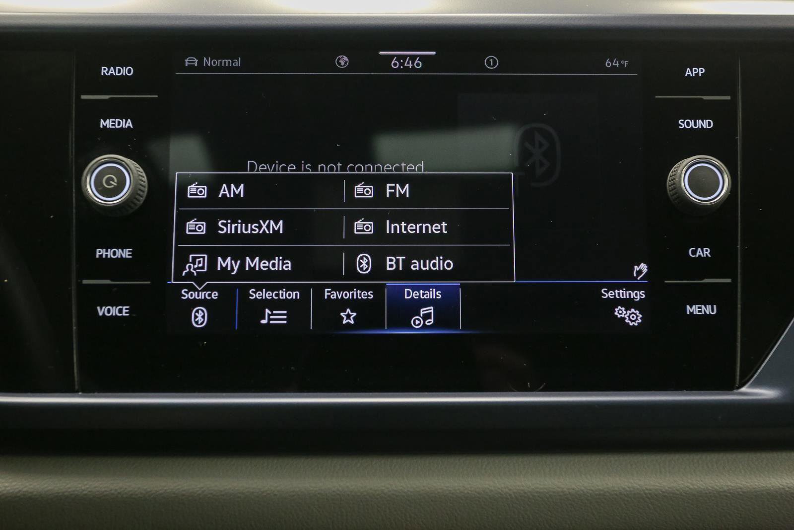 Certified 2022 Volkswagen Taos SE w/ Panoramic Sunroof Package AWD/4WD image 34