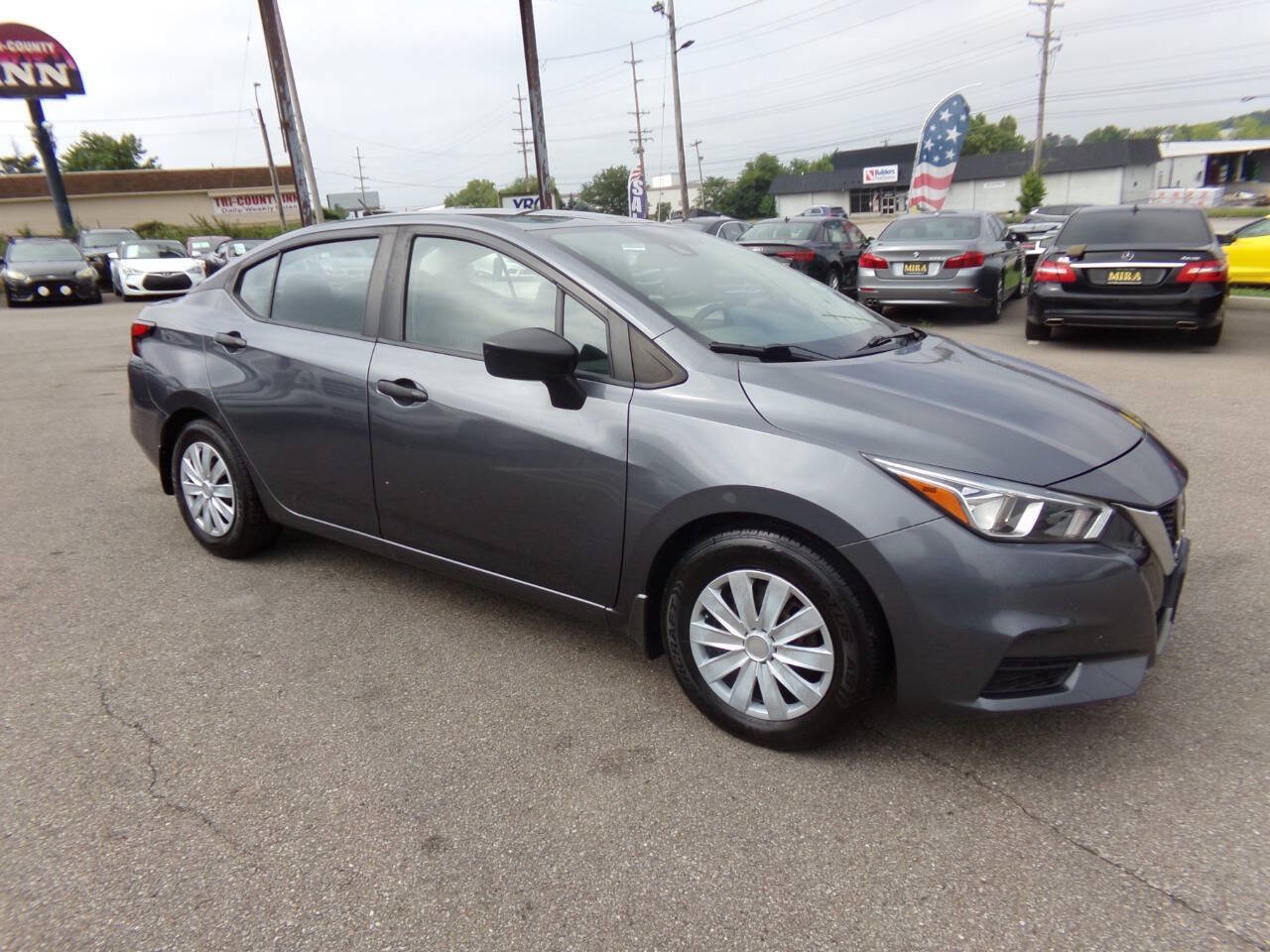 Used 2020 Nissan Versa S FWD image 3