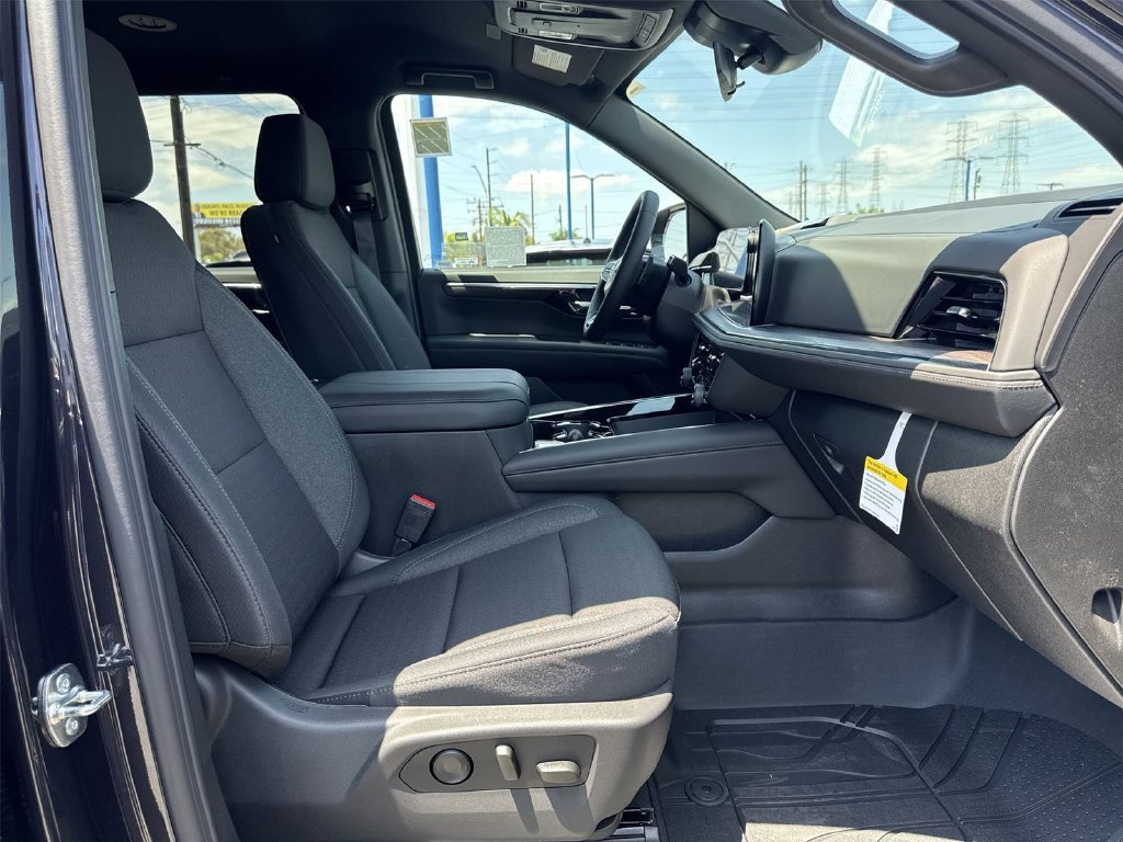 New 2026 Chevrolet Suburban LS RWD image 32