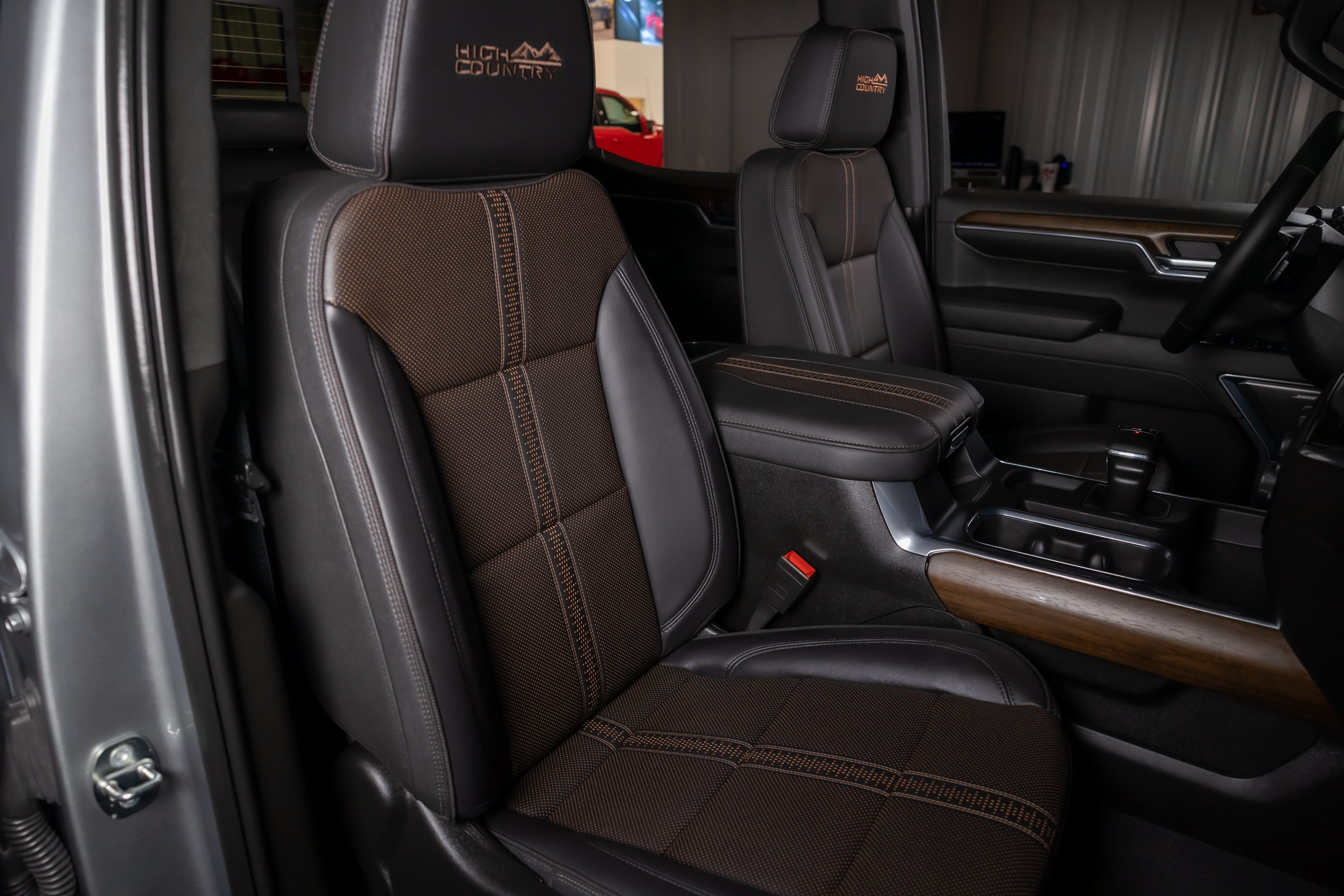 Used 2024 Chevrolet Silverado 1500 High Country w/ Z71 Off-Road Package AWD/4WD image 23