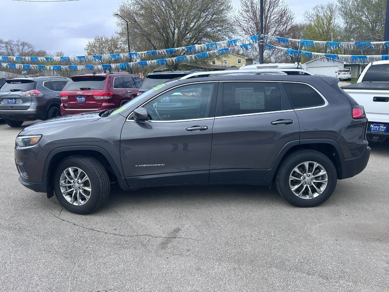 Used 2021 Jeep Cherokee Latitude Plus AWD/4WD image 22