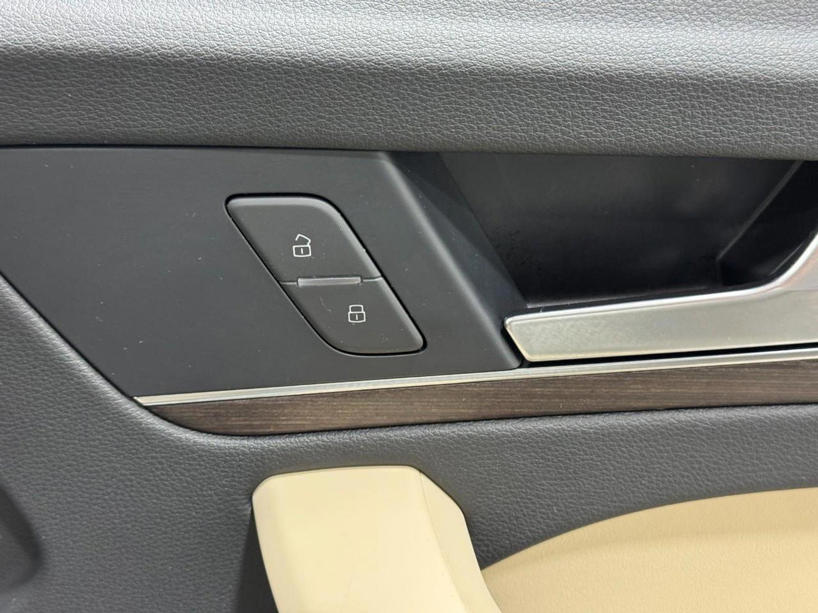 Used 2023 Audi Q5 2.0T Premium w/ Convenience Package image 21