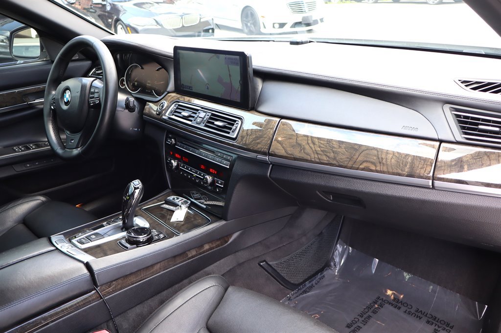 Used 2015 BMW 750i RWD image 17