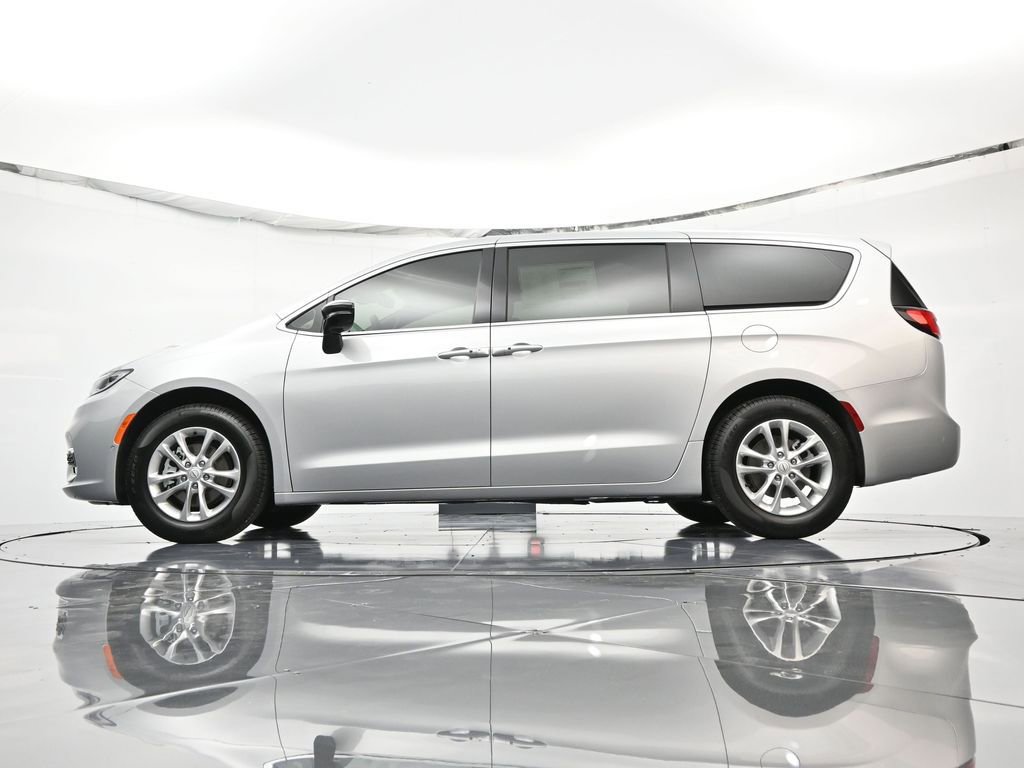 New 2026 Chrysler Pacifica Select image 45