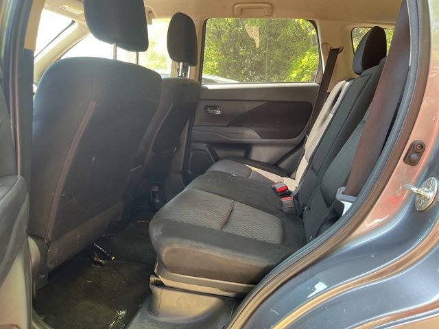 Used 2014 Mitsubishi Outlander SE AWD/4WD image 17