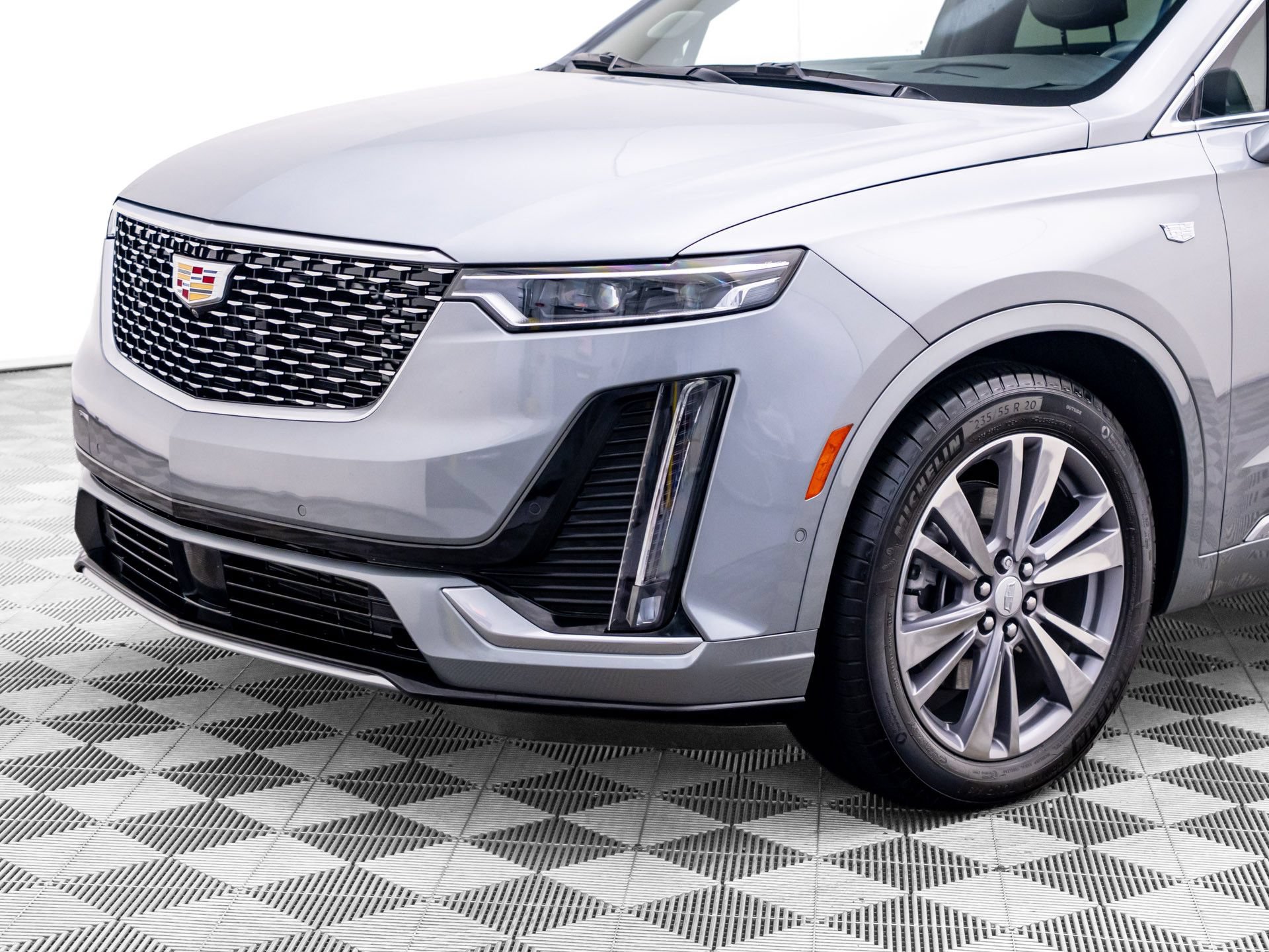 Certified 2025 Cadillac XT6 Premium Luxury w/ Platinum Package AWD/4WD image 40