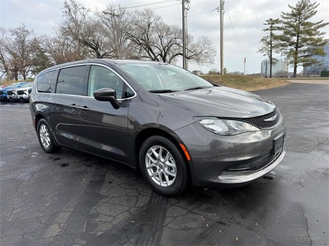 Used 2023 Chrysler Voyager LX image 8