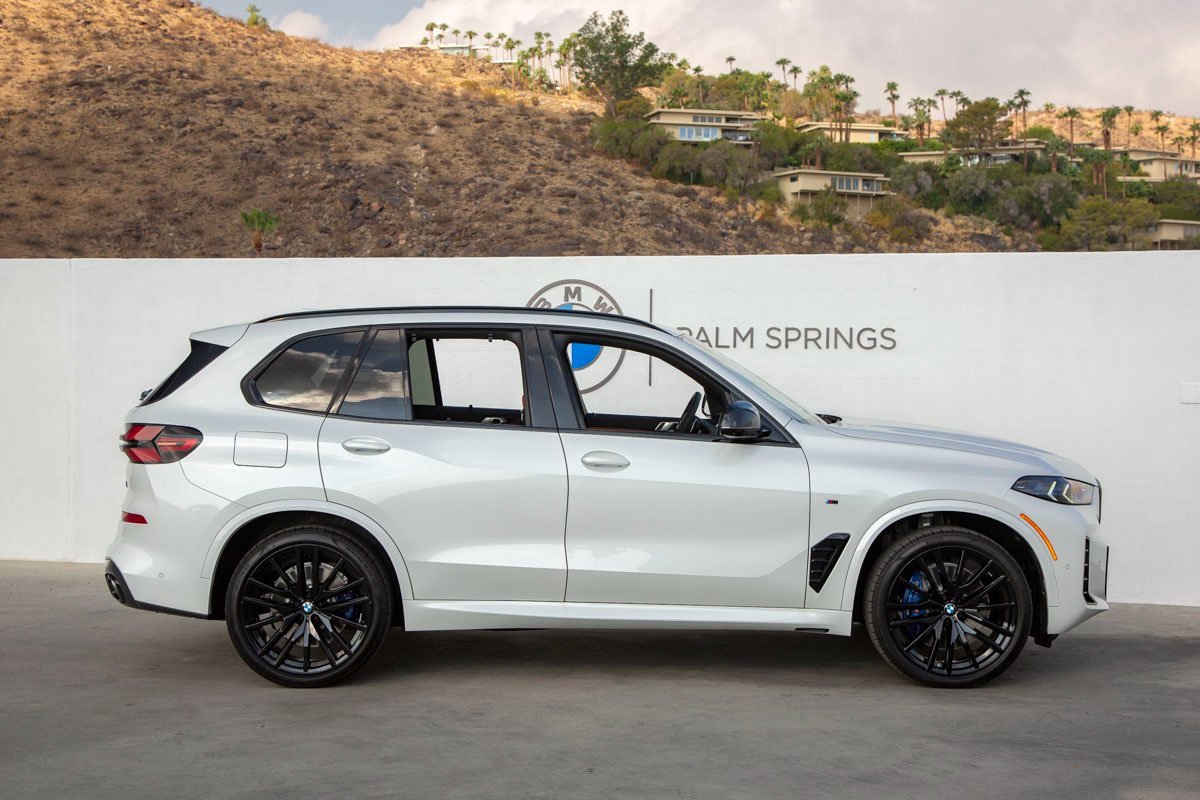New 2026 BMW X5 M60i image 6