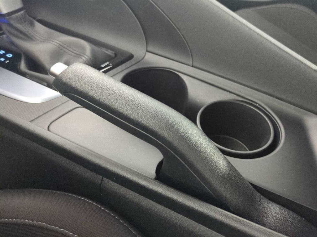 Used 2025 Hyundai Elantra SE FWD image 26