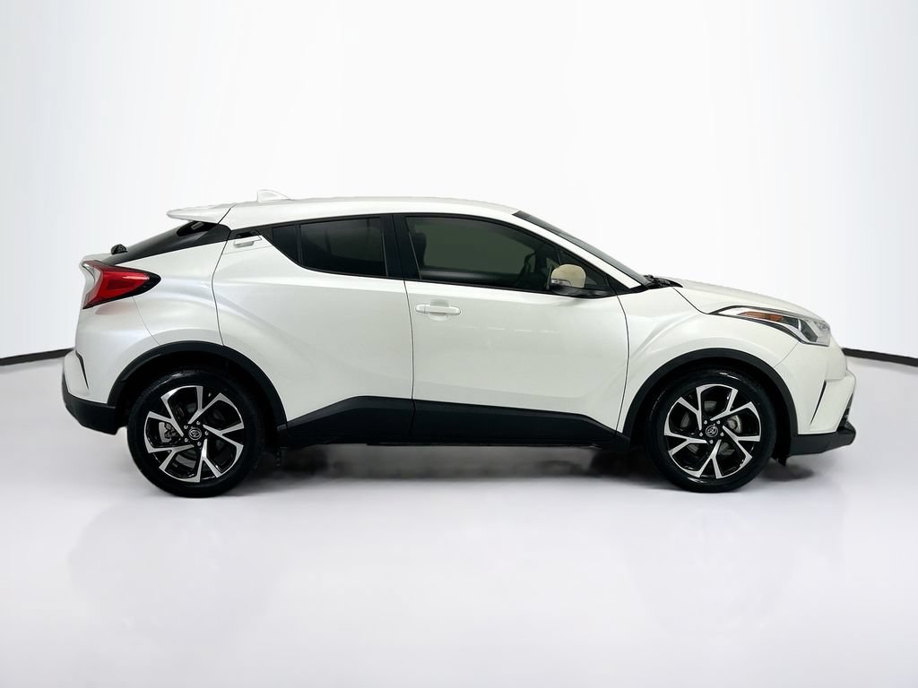 Used 2019 Toyota C-HR XLE FWD image 4