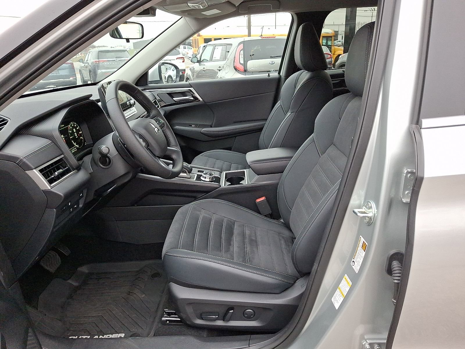 New 2025 Mitsubishi Outlander SE AWD/4WD image 13