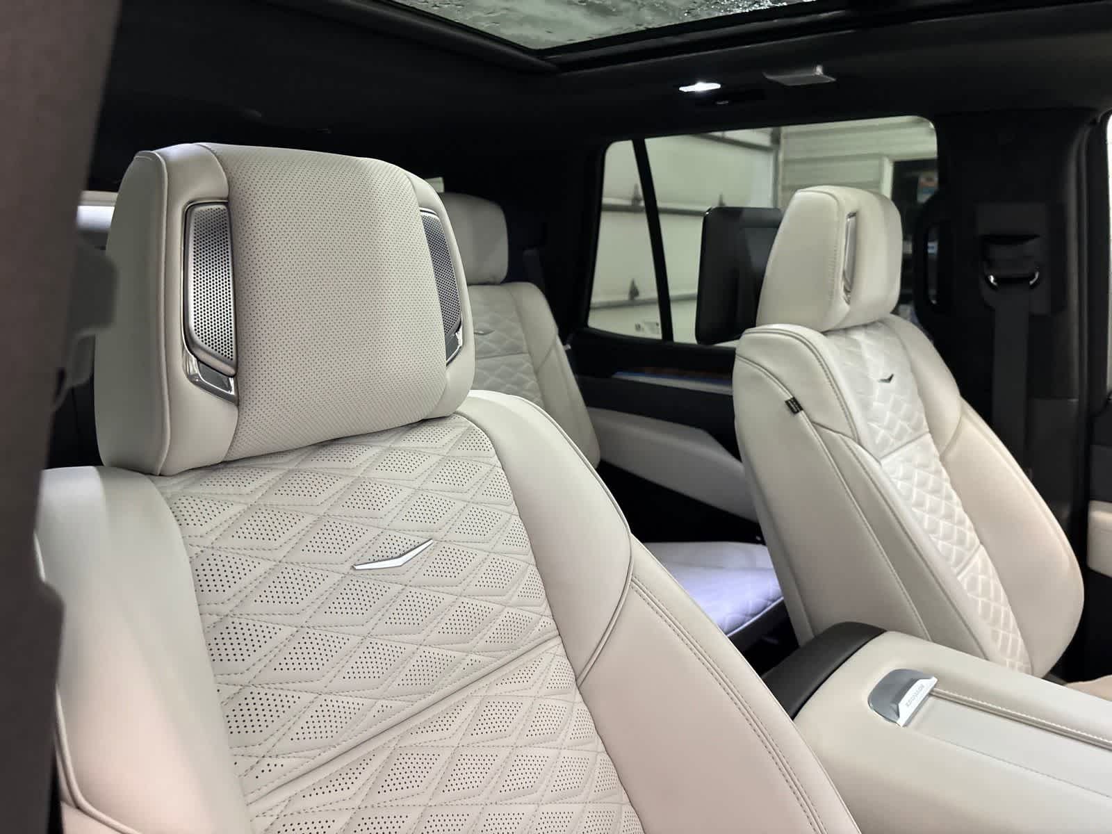 Used 2025 Cadillac Escalade Sport Platinum AWD/4WD image 33