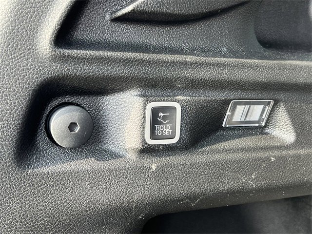 Used 2023 Jeep Grand Cherokee L Laredo image 38