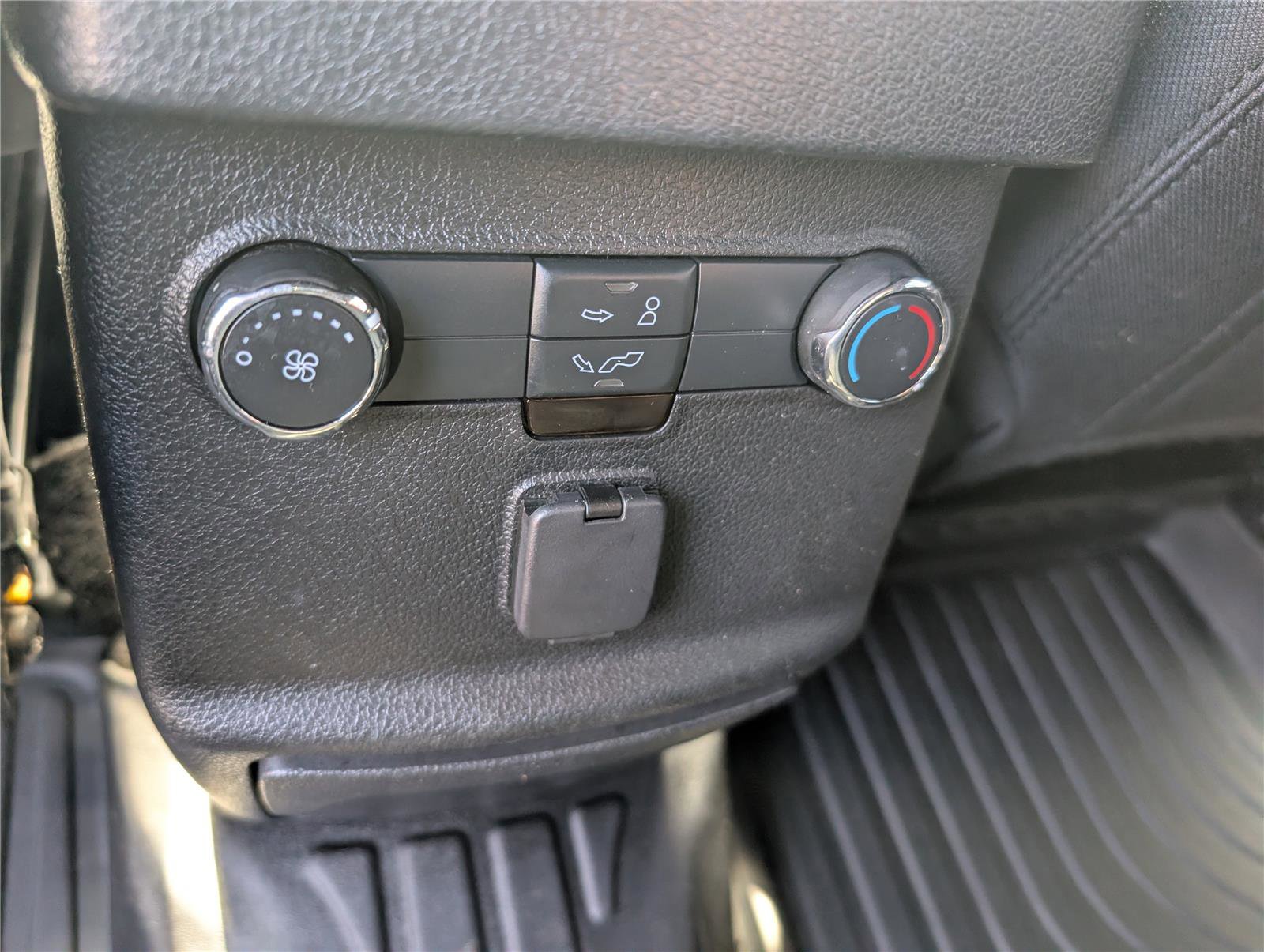 Used 2019 Ford Explorer XLT w/ Equipment Group 201A image 18