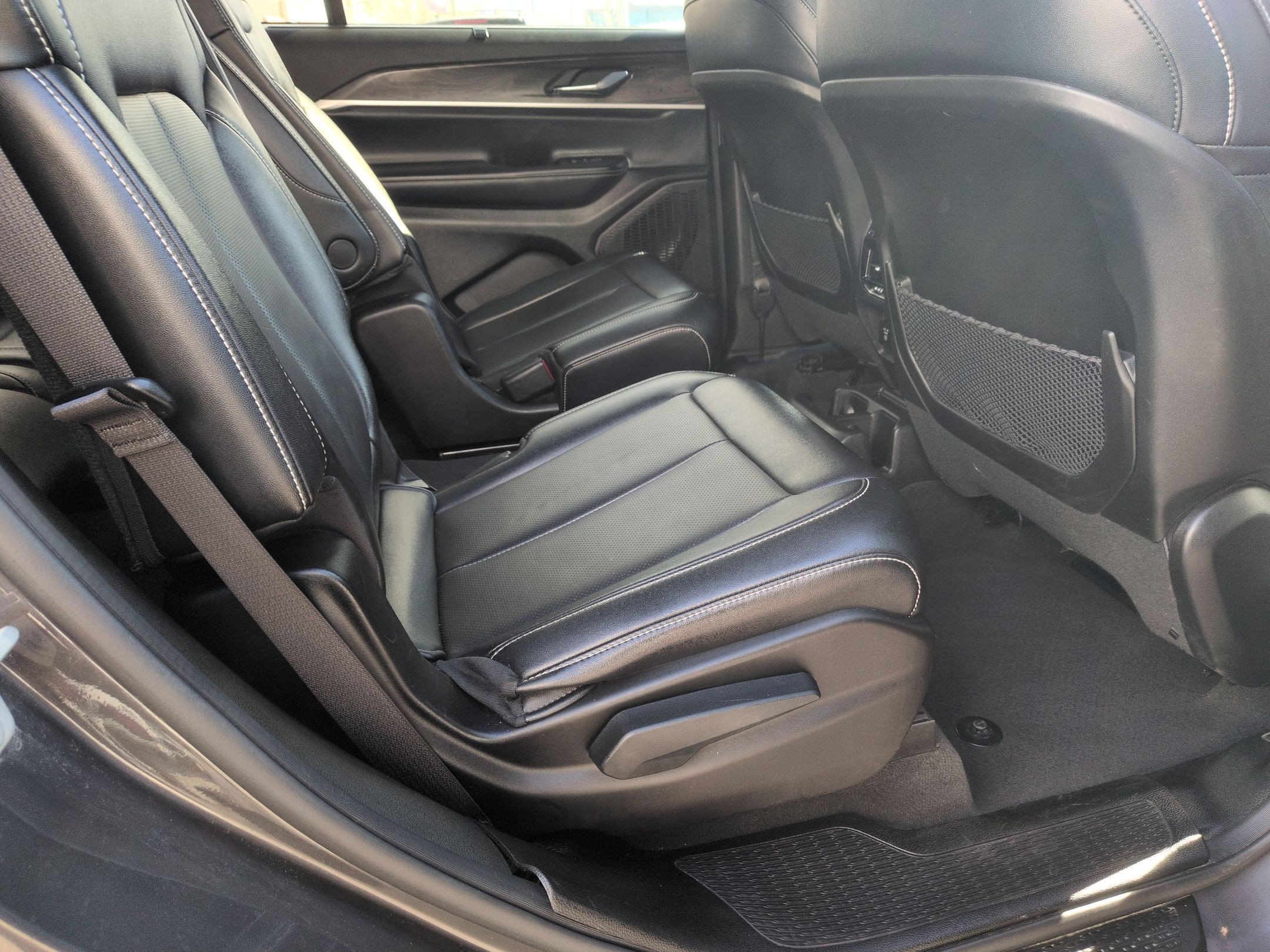 Used 2024 Jeep Grand Cherokee L Limited w/ Luxury Tech Group II image 34