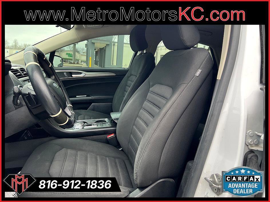 Used 2017 Ford Fusion SE image 12