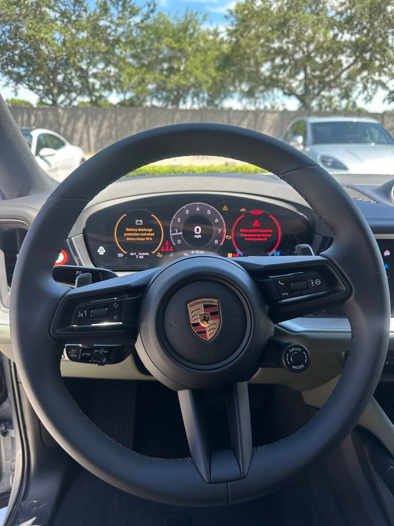 Used 2025 Porsche Cayenne Coupe image 22