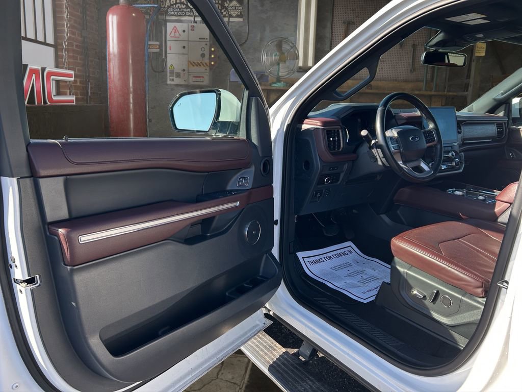 Used 2024 Ford Expedition Limited image 16