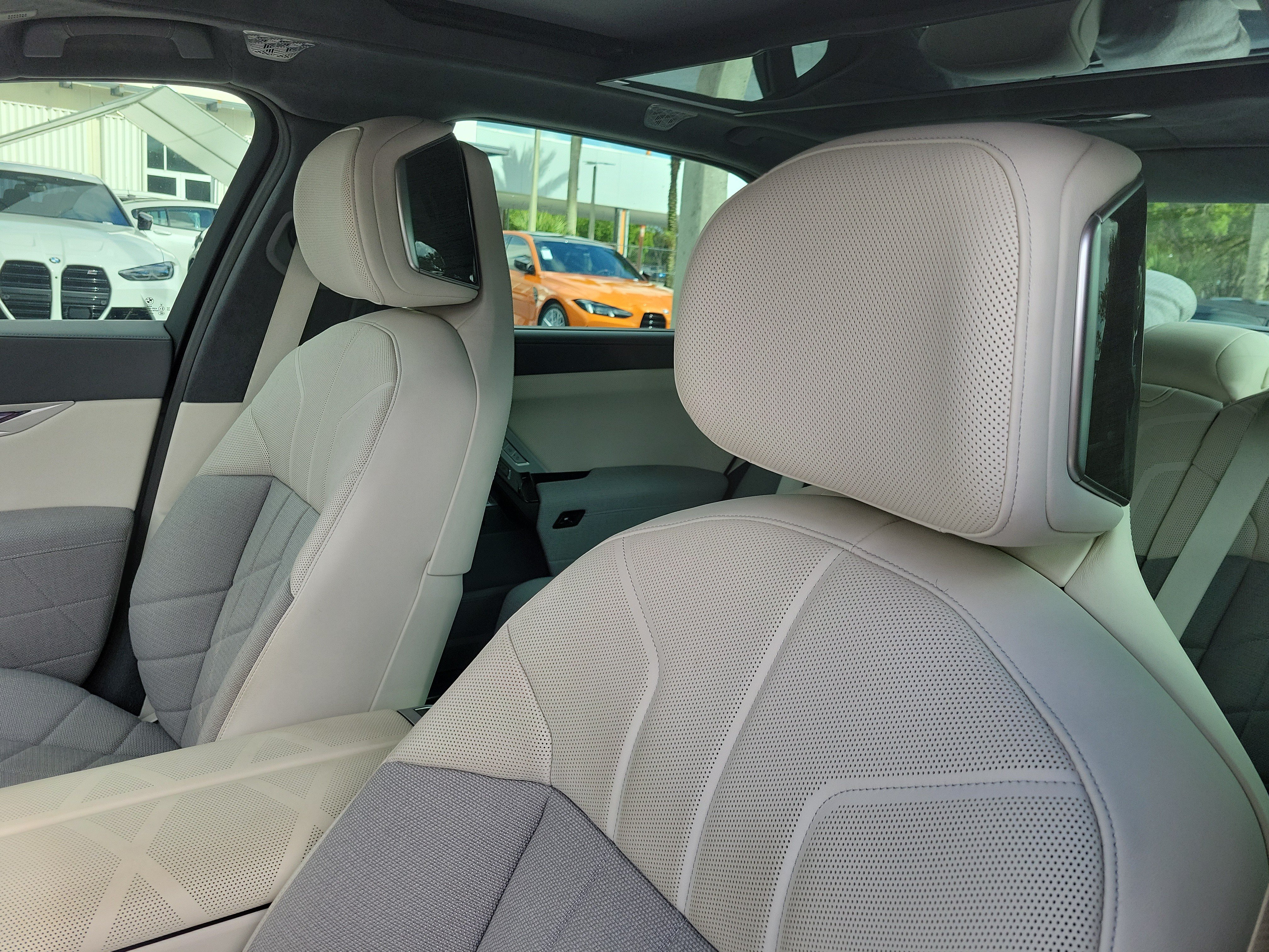 Certified 2024 BMW i7 xDrive60 AWD/4WD image 13