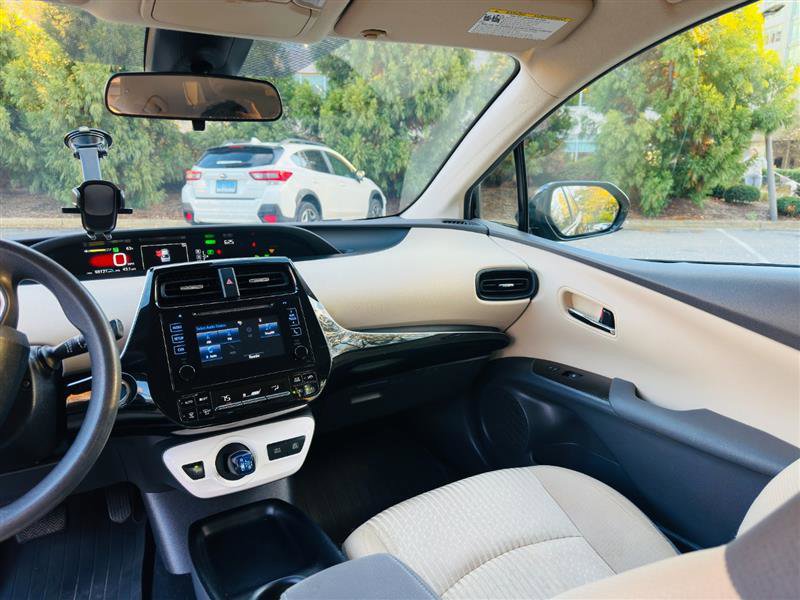 Used 2018 Toyota Prius Two image 31