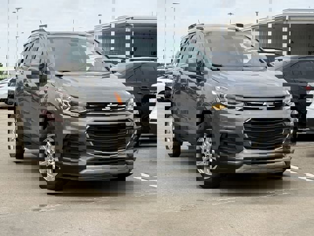 Used 2022 Chevrolet Trax LT w/ Driver Confidence Package AWD/4WD image 2