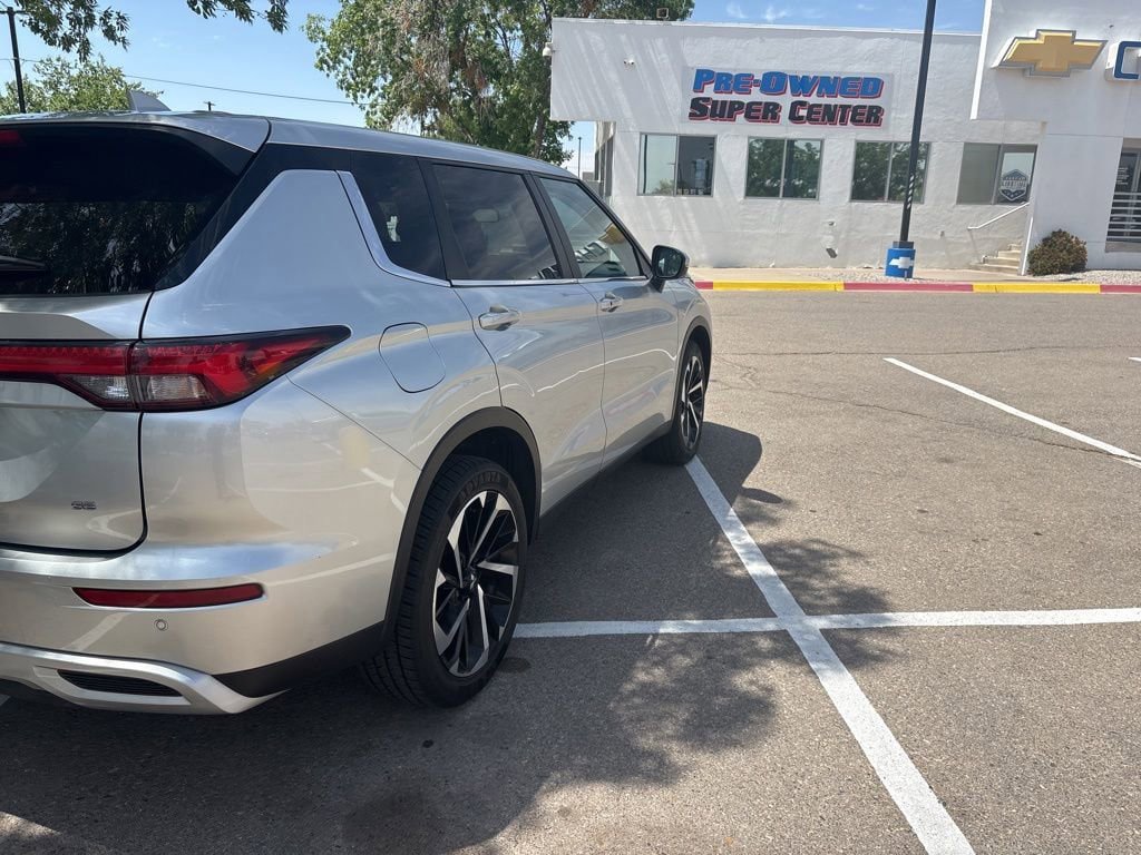 Used 2024 Mitsubishi Outlander SE Black Edition FWD image 5
