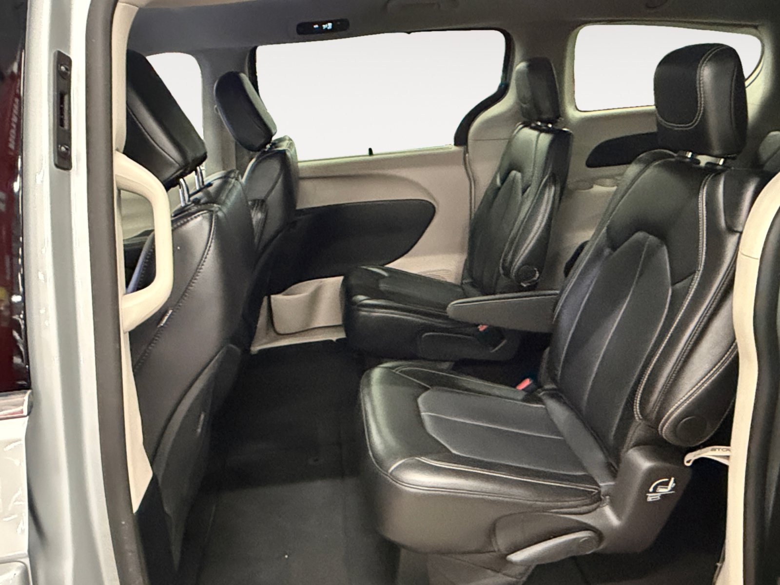 Used 2024 Chrysler Pacifica Touring-L FWD image 23