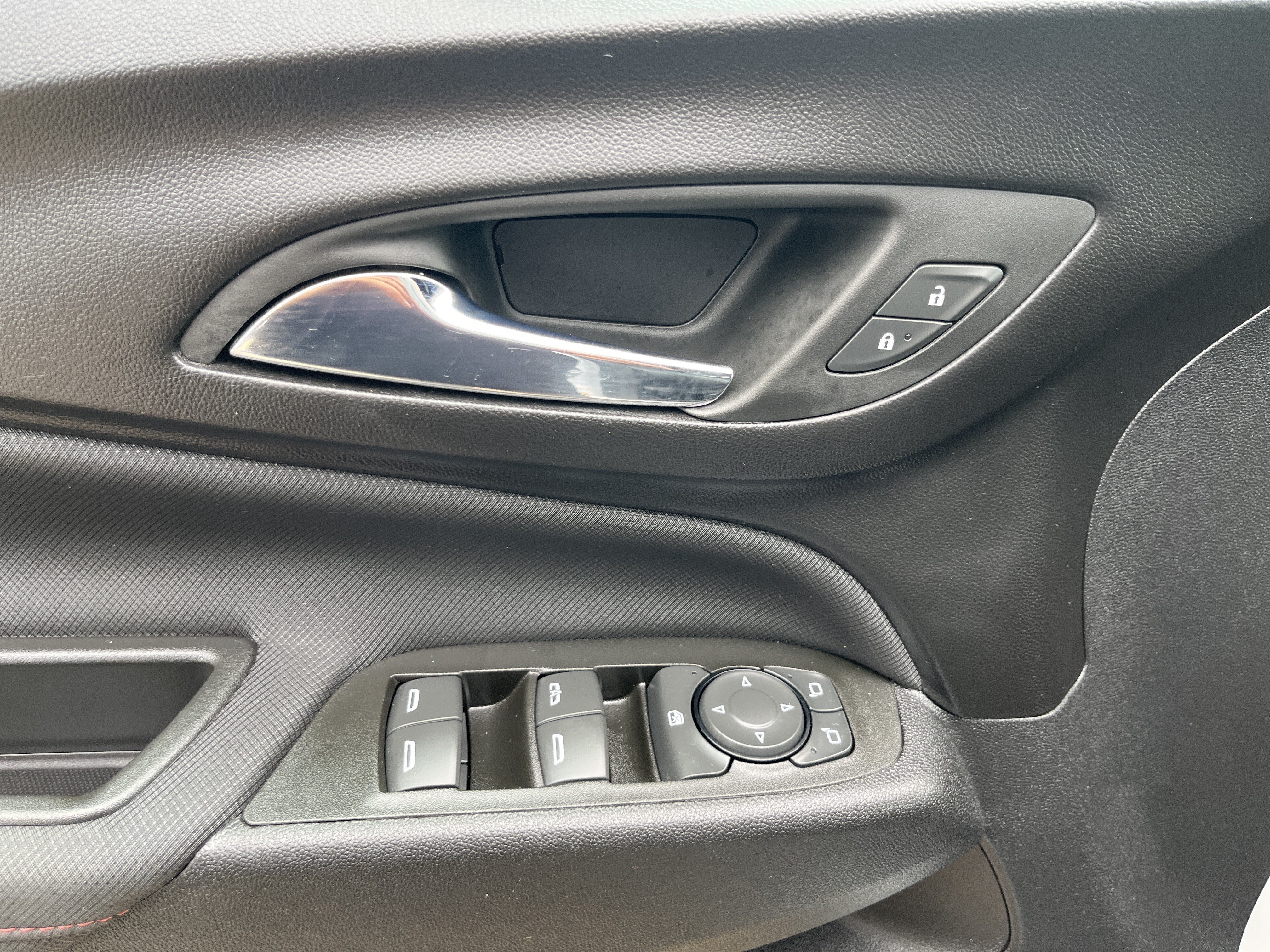 Used 2022 Chevrolet Equinox RS w/ RS Leather Package FWD image 25
