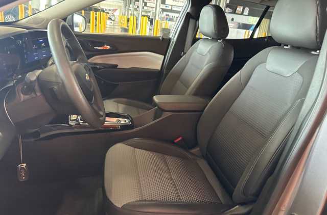 Used 2025 Chevrolet Trax LT FWD image 8