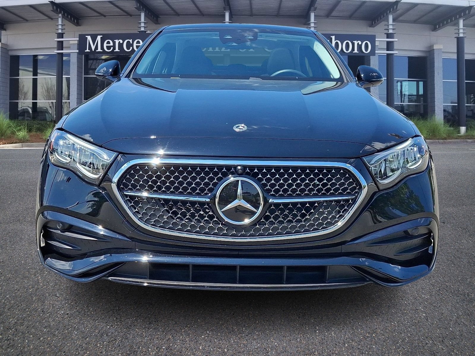Used 2025 Mercedes-Benz E 350 4MATIC Sedan image 2