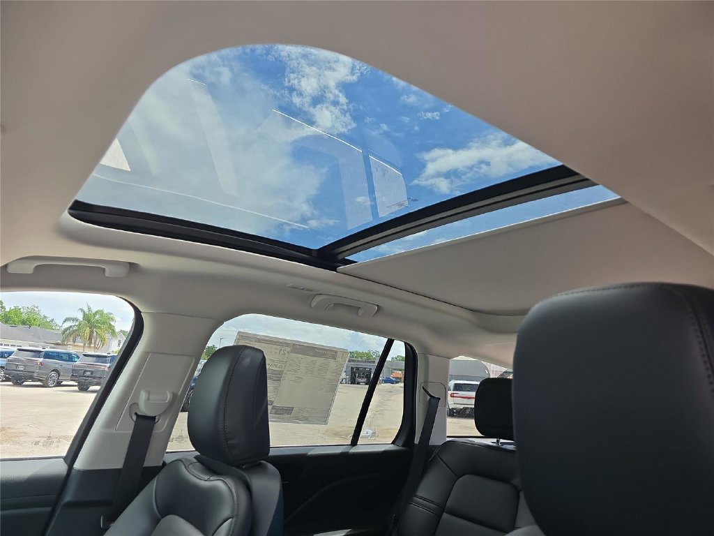 New 2026 Lincoln Aviator 2WD image 23